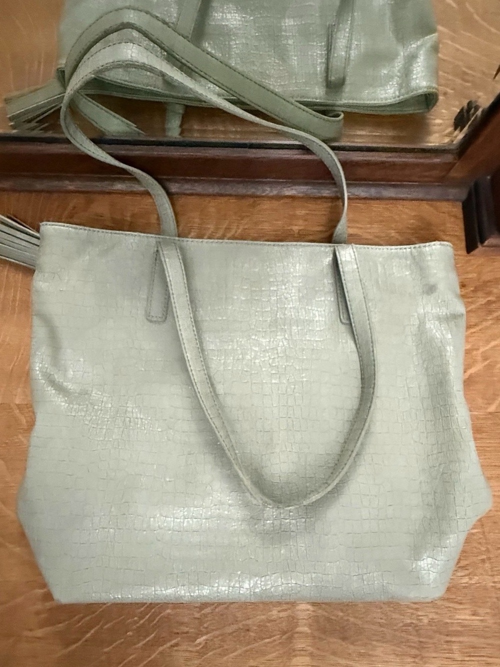 Nine West Shoulder Bag Faux Leather Gray EUC Tassel Hang Charm Croc Embossed - Picture 3 of 16
